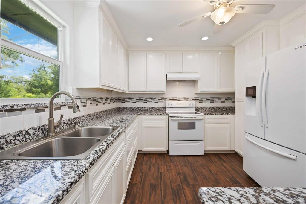 304 Jill Street, Conroe, Texas image 4