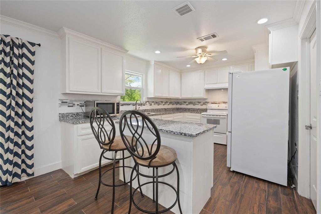 304 Jill Street, Conroe, Texas image 3