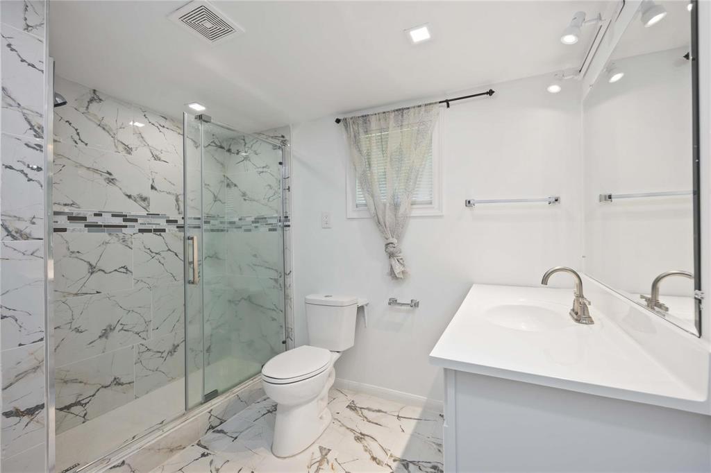 304 Jill Street, Conroe, Texas image 5