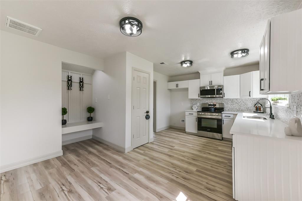 17114 Bougainvilla Lane, Friendswood, Texas image 2