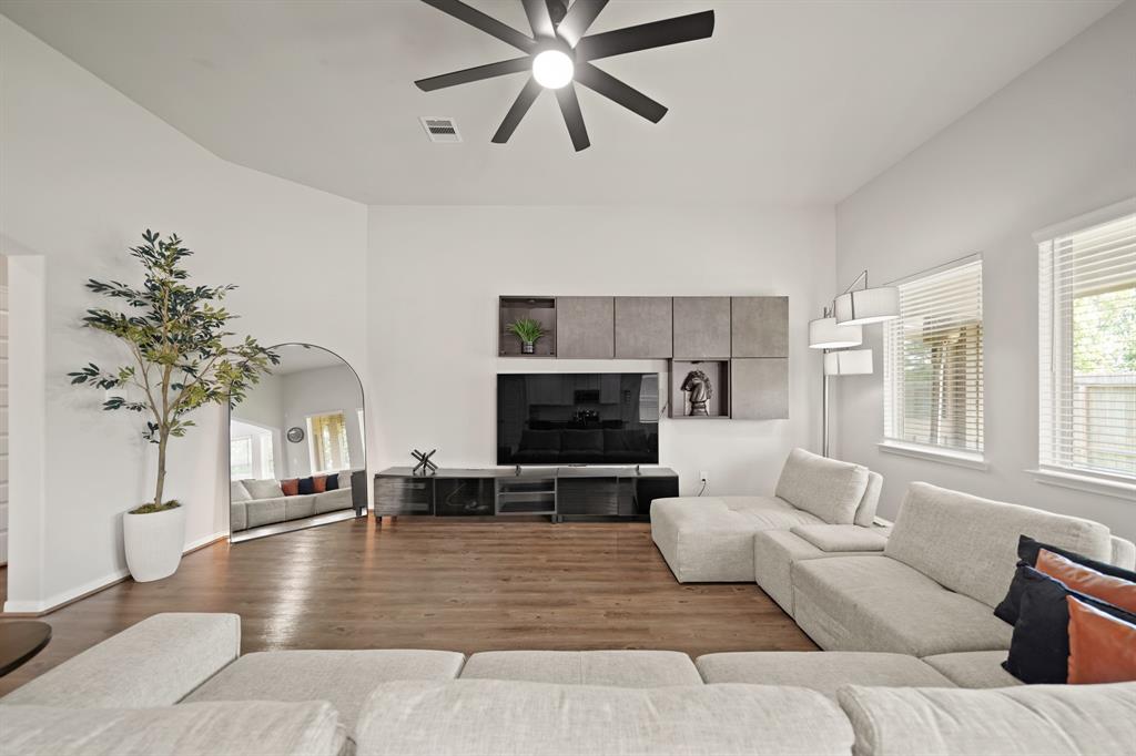 310 Polar Bear Trail, Crosby, Texas image 11