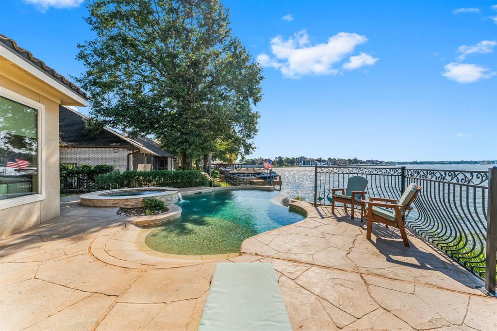 property-search 4 306 Club Island Court