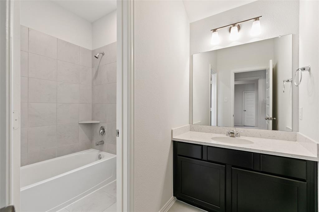 76 Thickets Grove Drive, Dayton, Texas image 3