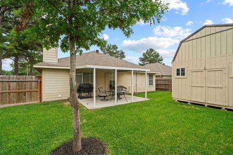 Single Family Residence in Katy TX 6039 Settlers Village Drive 23.jpg