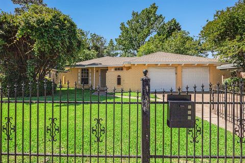 7738 Parker Road Houston TX 77016