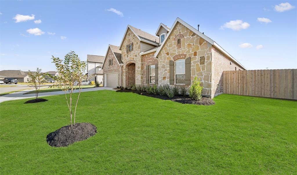 15310 Lake Front Drive, Mont Belvieu, Texas image 2