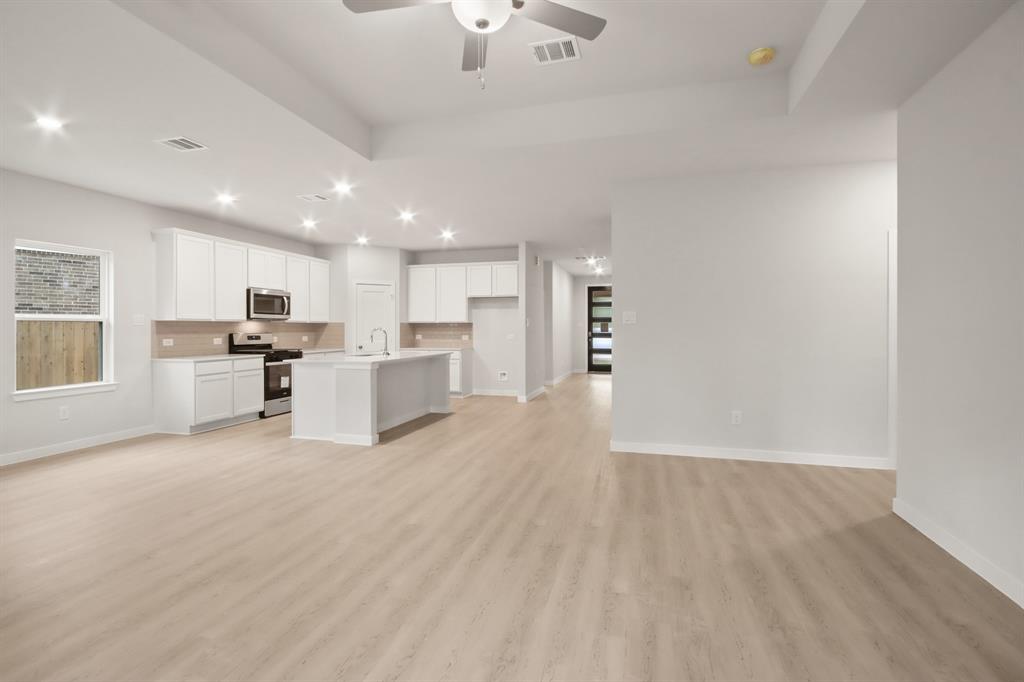 215 Garden Rose Trail, Conroe, Texas image 6