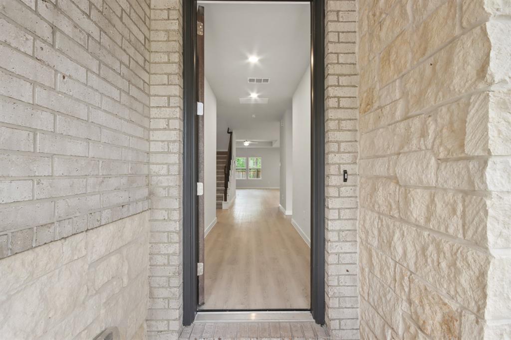 215 Garden Rose Trail, Conroe, Texas image 3