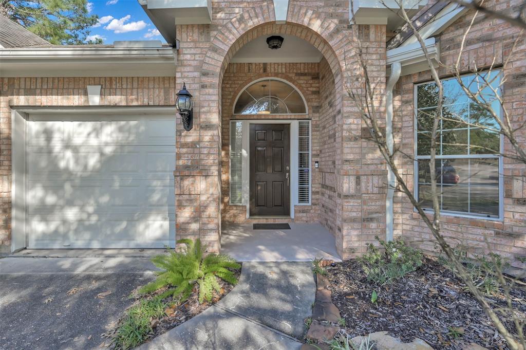 39 Fox Chapel Place, The Woodlands, Texas image 2