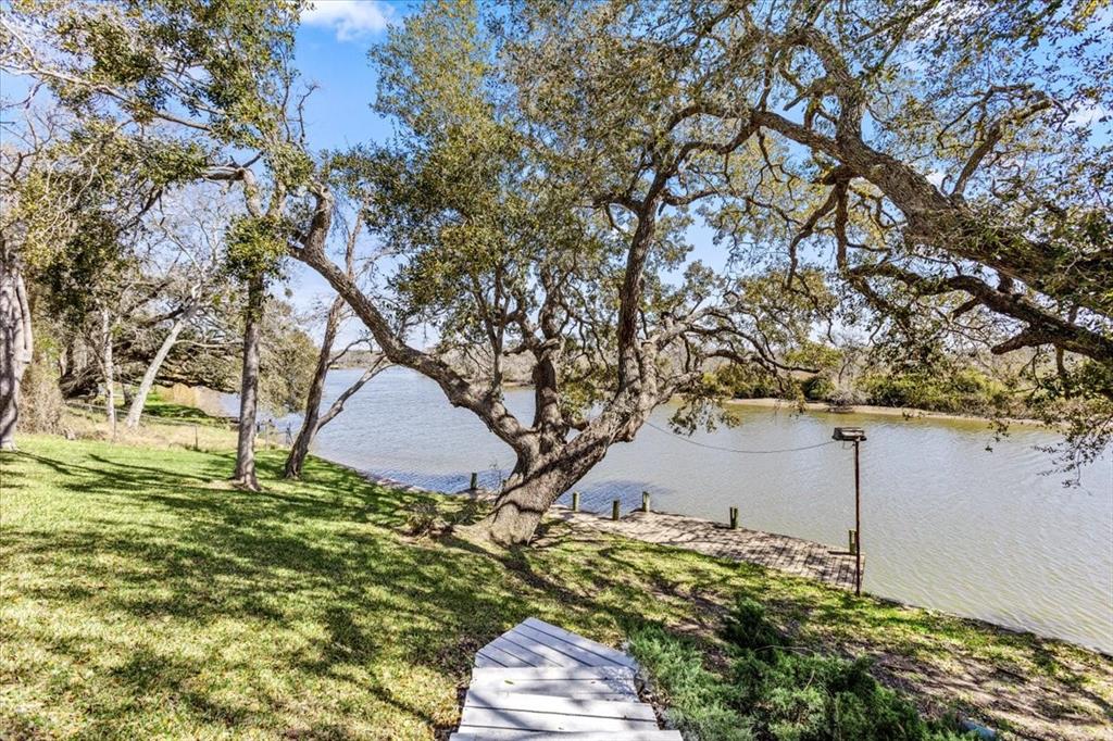 483 Riverside Drive, Palacios, Texas image 2