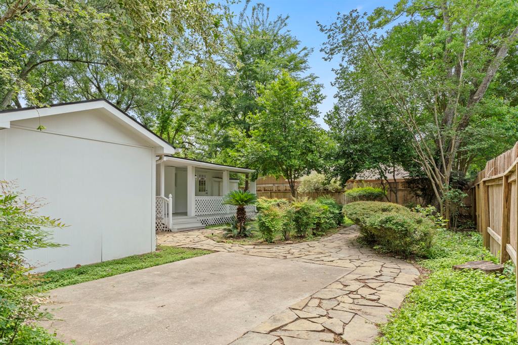 306 N Chestnut Street, Tomball, Texas image 28