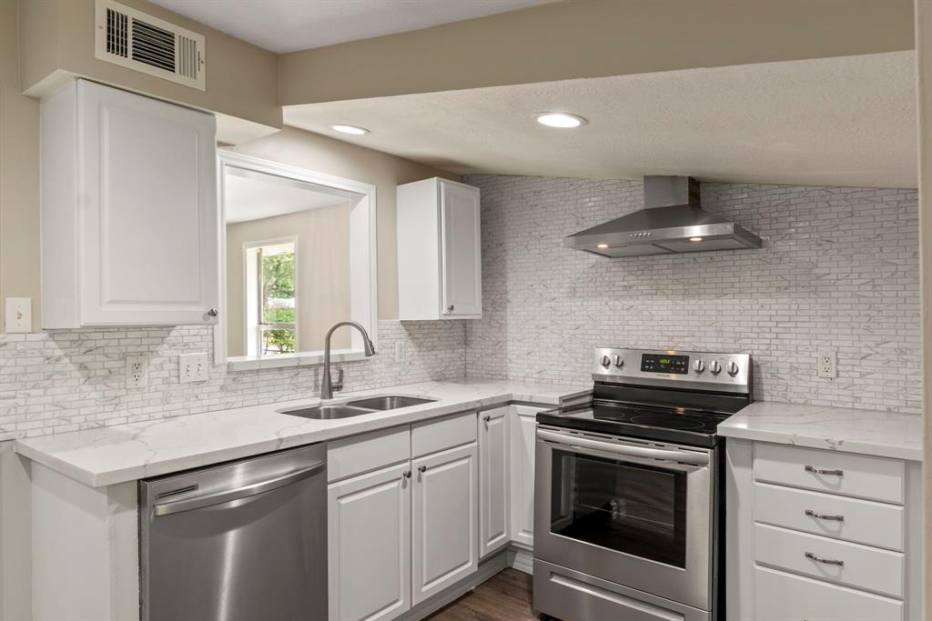 306 N Chestnut Street, Tomball, Texas image 12