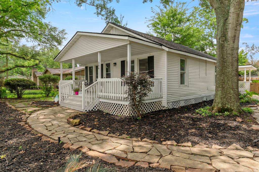 306 N Chestnut Street, Tomball, Texas image 1