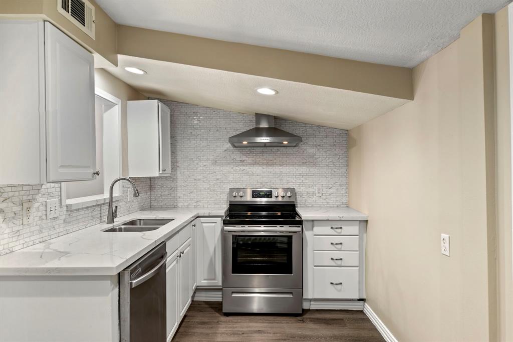 306 N Chestnut Street, Tomball, Texas image 11