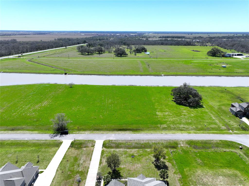 1214 Lakeland Circle, Rosharon, Texas image 2