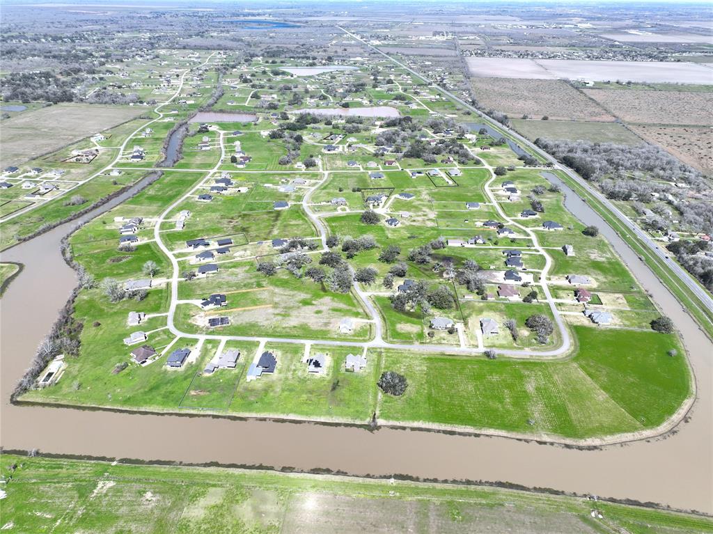 1214 Lakeland Circle, Rosharon, Texas image 4