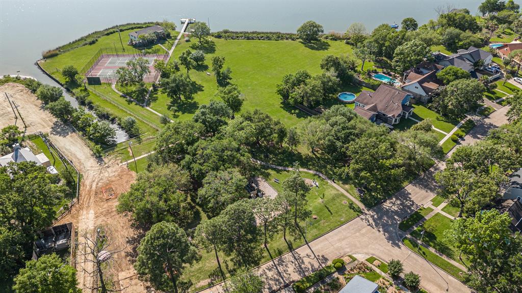1019 Willow Vale Drive, Seabrook, Texas image 33