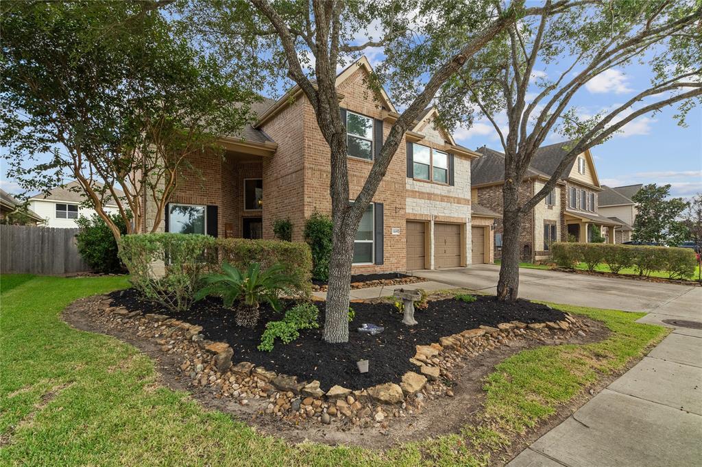 3205 Brentwood Lane, Pearland, Texas image 2