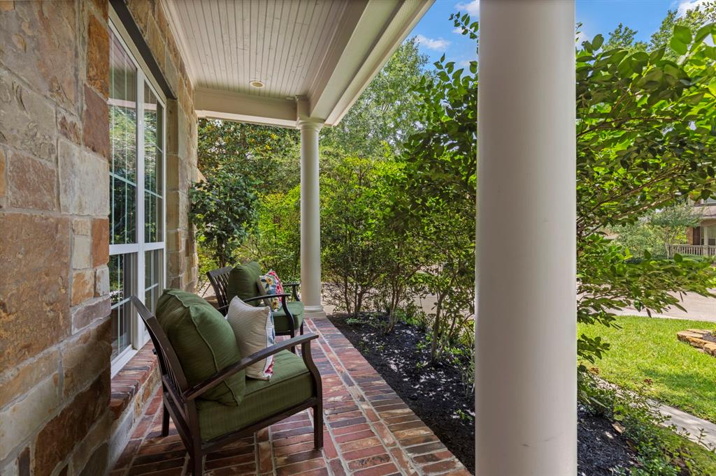 27 N Longsford Circle