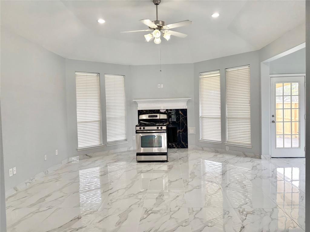 71 N Forrest Avenue, La Porte, Texas image 7