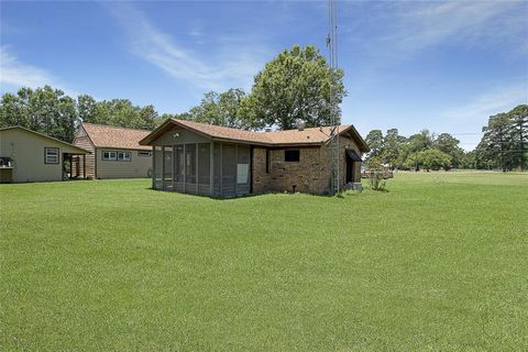 Single Family Residence in Point Blank TX 61 Crestmont St 3.jpg