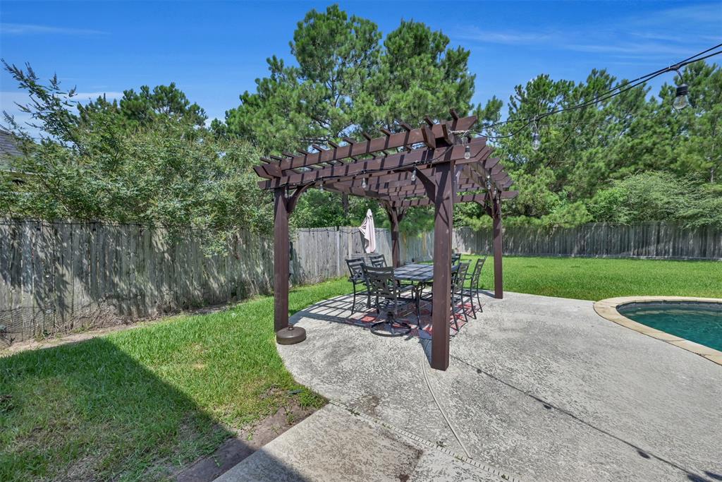 11106 N Country Club Green Drive, Tomball, Texas image 5