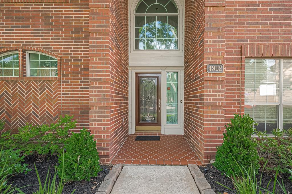 4902 Cedar Spring Drive, Missouri City, Texas image 3