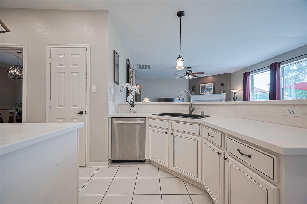 4902 Cedar Spring Drive, Missouri City, Texas image 11