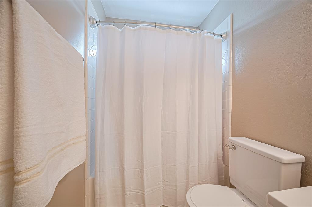 4902 Cedar Spring Drive, Missouri City, Texas image 39