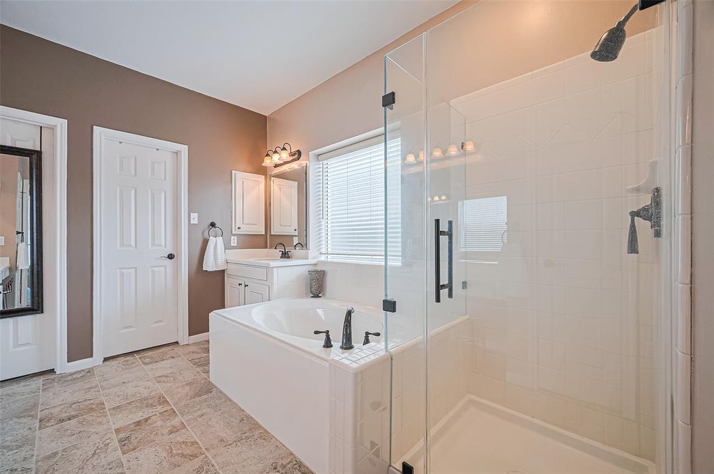 4902 Cedar Spring Drive, Missouri City, Texas image 27