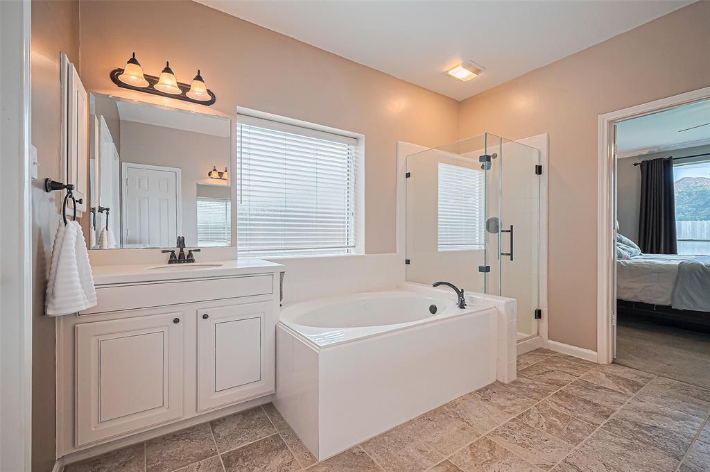 4902 Cedar Spring Drive, Missouri City, Texas image 28