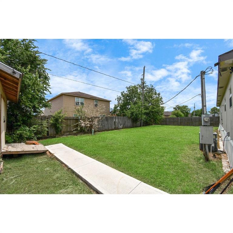 2518 N Battlebell Road, Highlands, Texas image 5