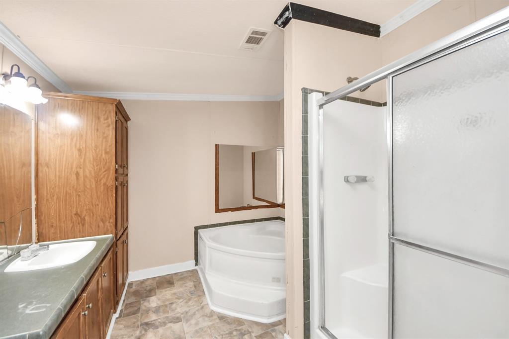 2518 N Battlebell Road, Highlands, Texas image 38