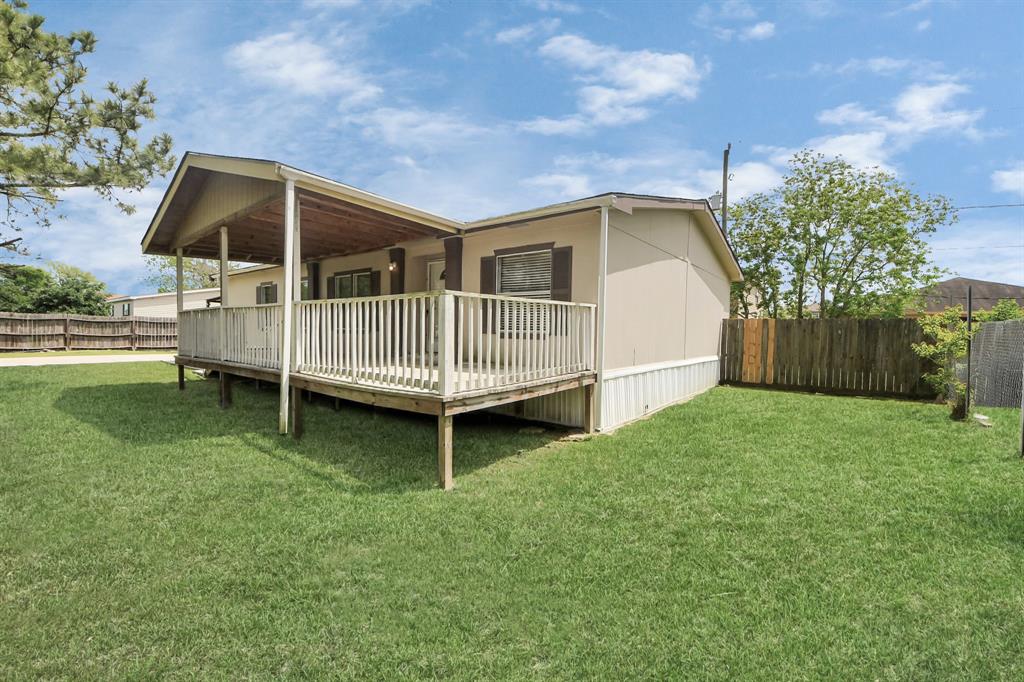 2518 N Battlebell Road, Highlands, Texas image 1