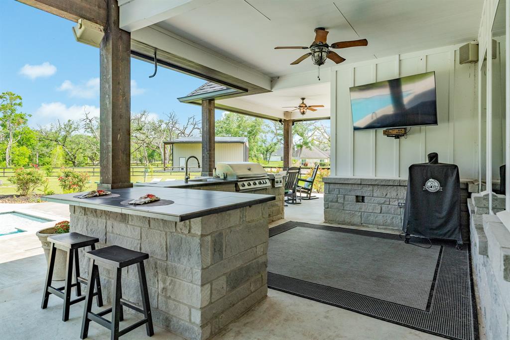337 Thousand Oaks Drive, Angleton, Texas image 23
