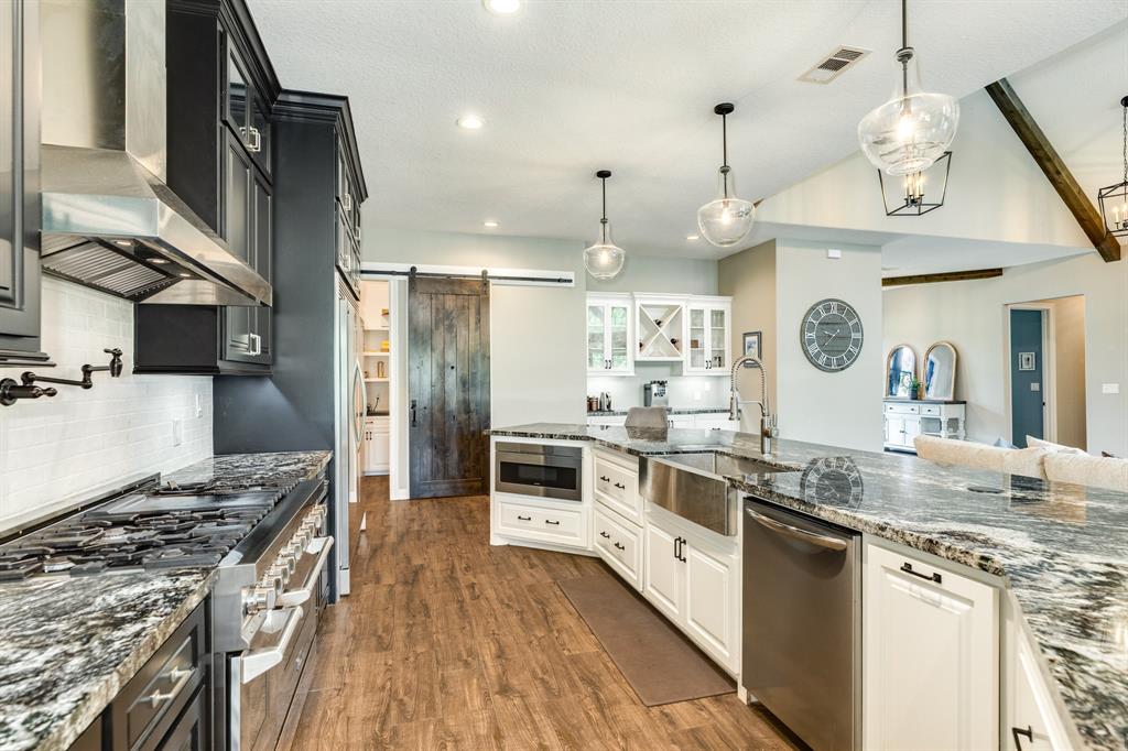 337 Thousand Oaks Drive, Angleton, Texas image 39