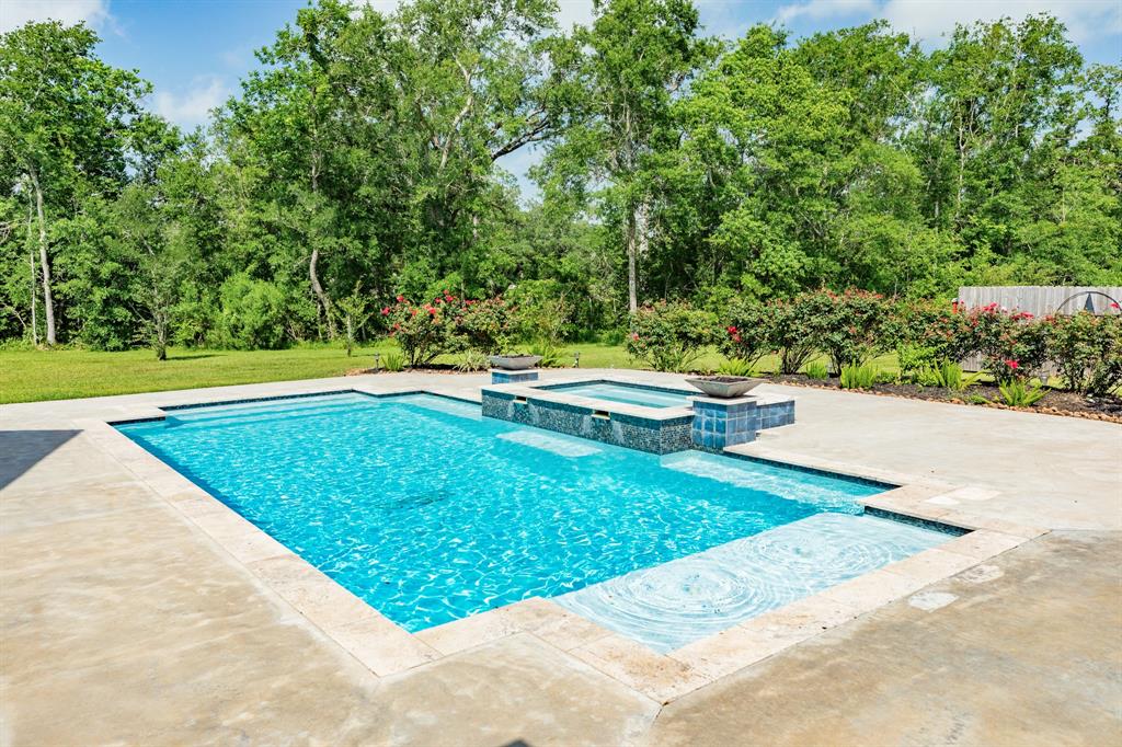 337 Thousand Oaks Drive, Angleton, Texas image 16