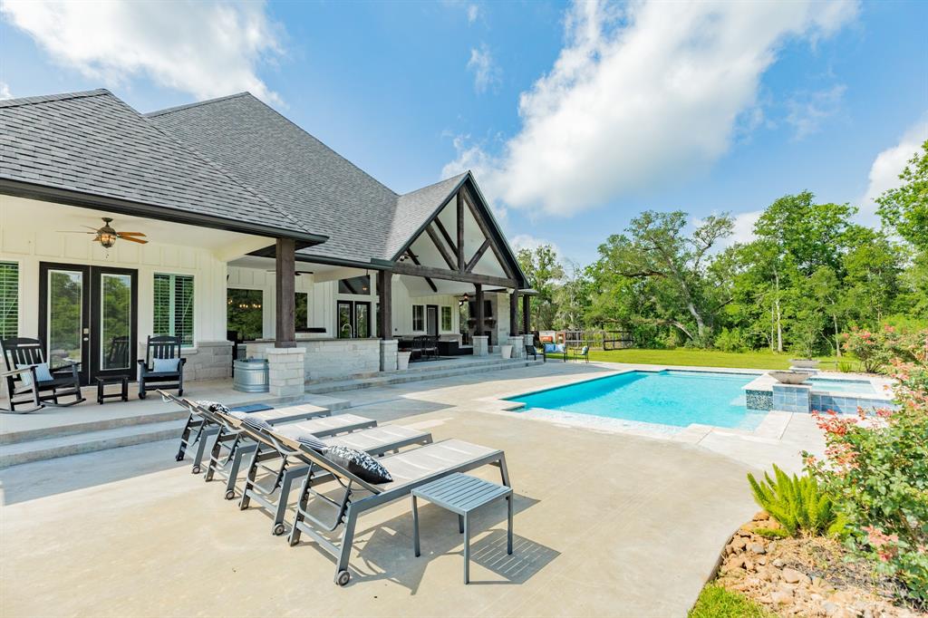 337 Thousand Oaks Drive, Angleton, Texas image 17