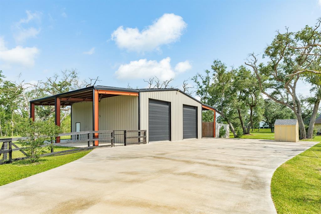 337 Thousand Oaks Drive, Angleton, Texas image 26