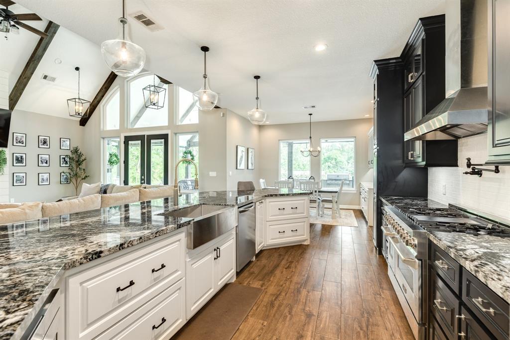 337 Thousand Oaks Drive, Angleton, Texas image 38