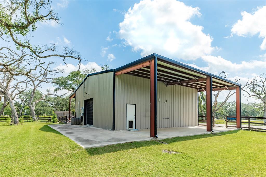 337 Thousand Oaks Drive, Angleton, Texas image 28