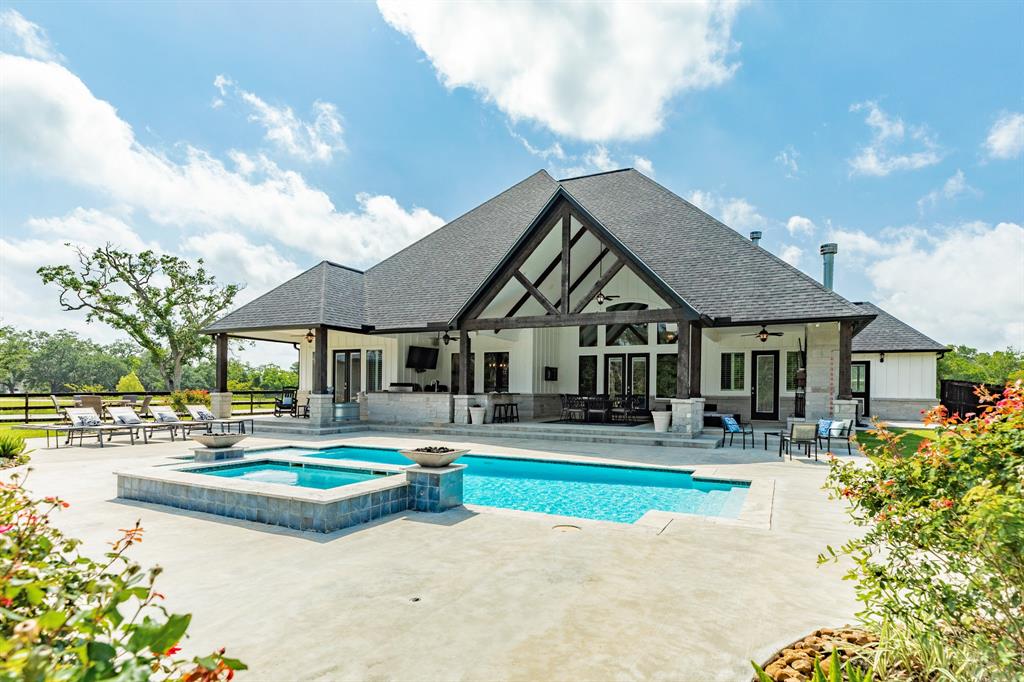337 Thousand Oaks Drive, Angleton, Texas image 14