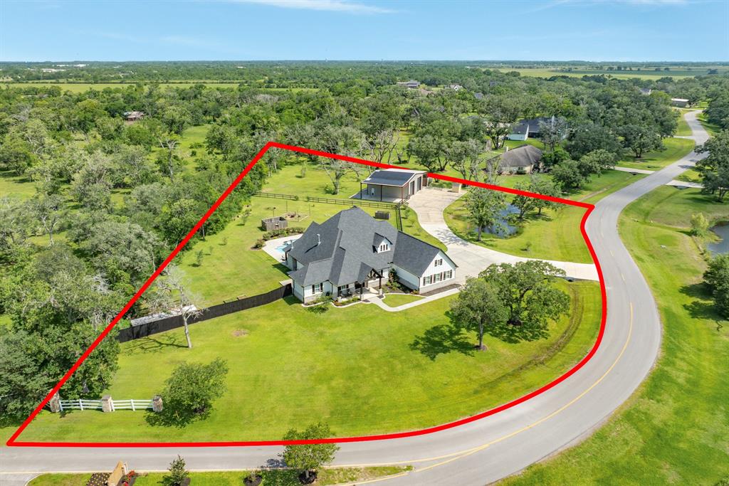 337 Thousand Oaks Drive, Angleton, Texas image 8
