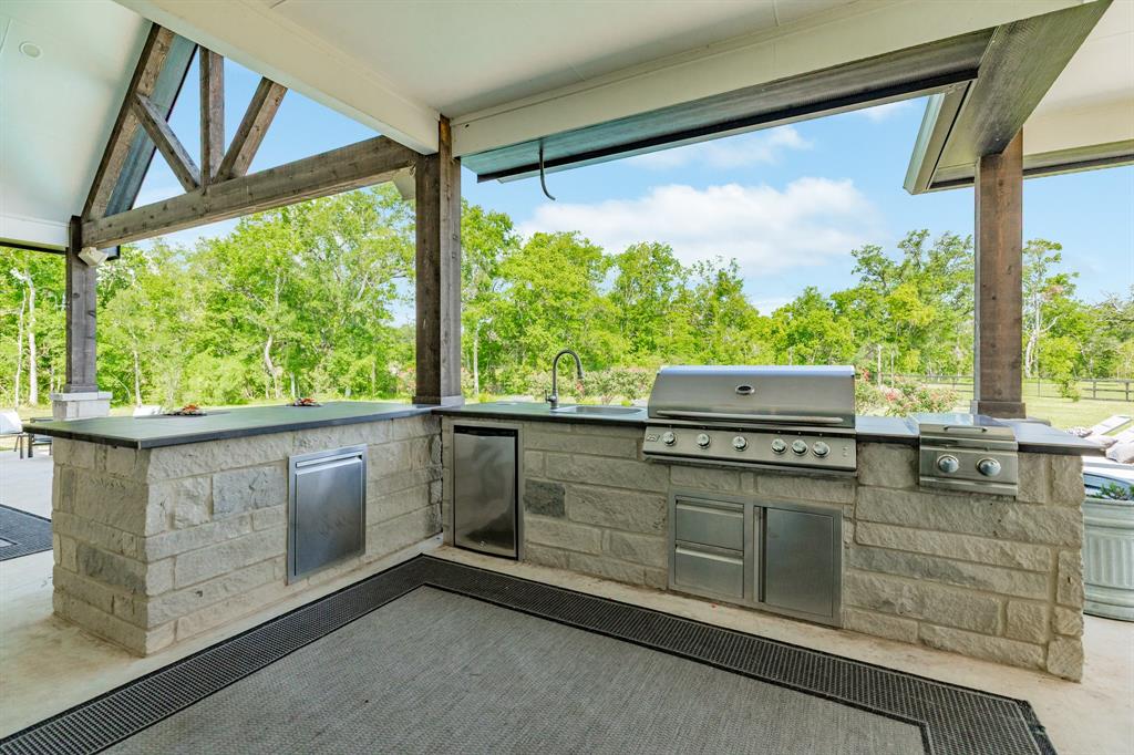 337 Thousand Oaks Drive, Angleton, Texas image 24