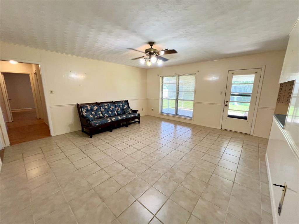 7925 Yucca Drive, Texas City, Texas image 4