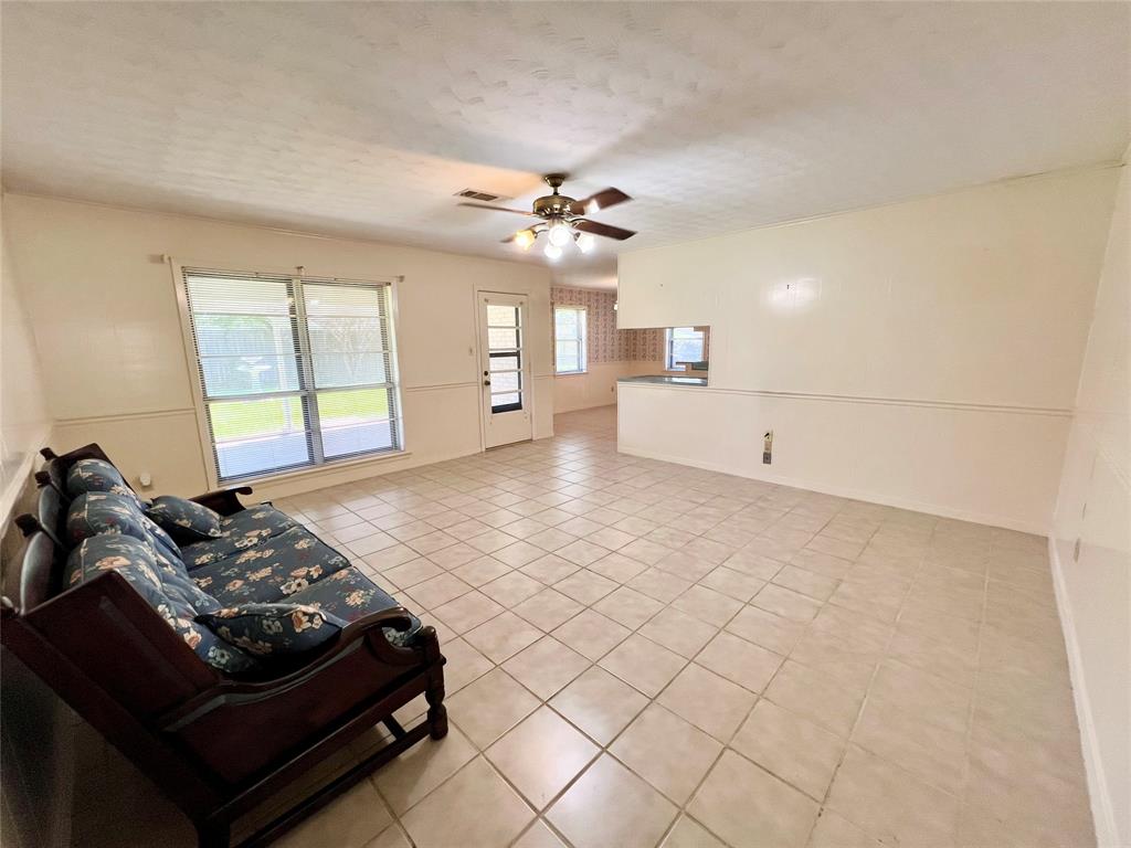 7925 Yucca Drive, Texas City, Texas image 5