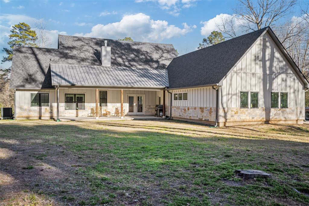 148 Wagon Pass Drive, Huntsville, Texas image 3