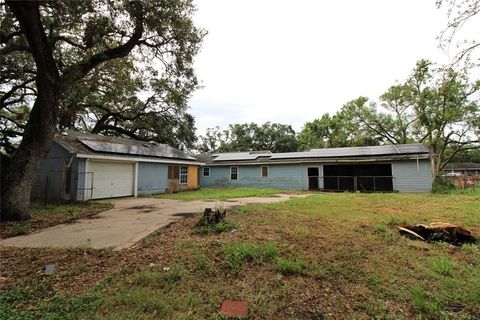 A home in Clute