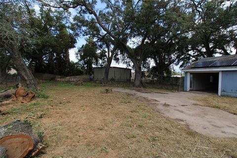 A home in Clute