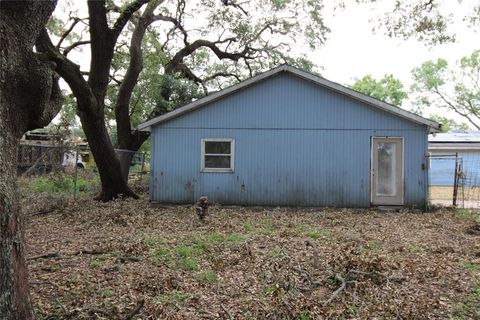 A home in Clute